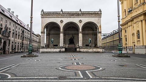 Der Odeonsplatz mit der Feldherrnhalle: Hier hatten die Organisatoren die Demo eigentlich geplant. (Archivbild)