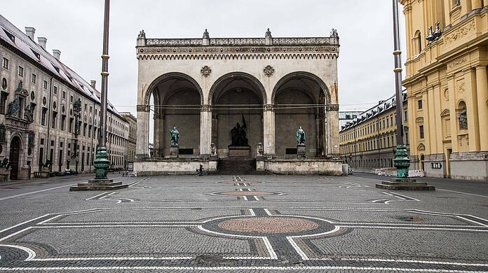 Der Odeonsplatz mit der Feldherrnhalle: Hier hatten die Organisatoren die Demo eigentlich geplant. (Archivbild)