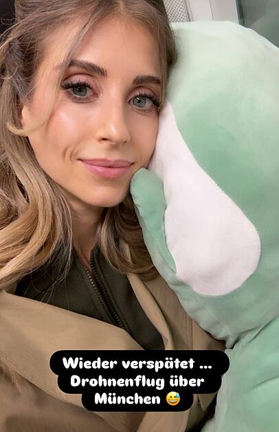 Cathy Hummels ließ Follower an ihrer chaotischen Reise teilhaben und erzählte von mehreren verspäteten Flügen.