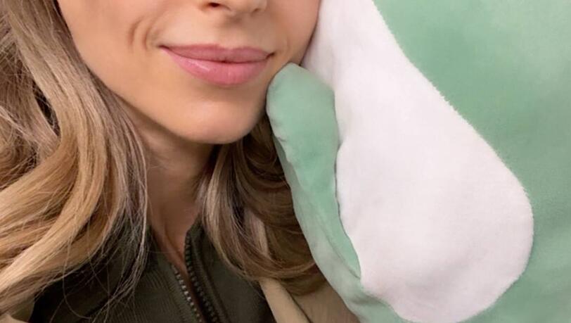 Cathy Hummels ließ Follower an ihrer chaotischen Reise teilhaben und erzählte von mehreren verspäteten Flügen. Cathy Hummels ließ Follower an ihrer chaotischen Reise teilhaben und erzählte von mehreren verspäteten Flügen.