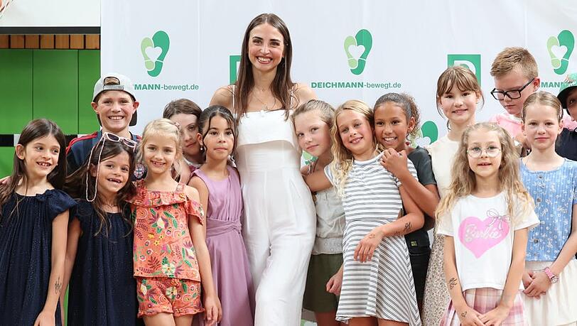 Ekaterina Leonova bei der Preisverleihung von "Deutschlands fitteste Grundschule" in Hagelstadt. Ekaterina Leonova bei der Preisverleihung von "Deutschlands fitteste Grundschule" in Hagelstadt.