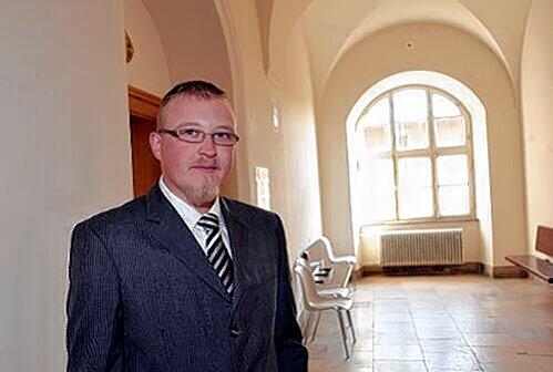 Rechtsaußen-Stadtrat Sebastian Schmaus geriet schon öfter ins Visier von Polizei und Justiz. Vom Vorwurf der gefährlichen Körperverletzung wurde er am Donnerstag jedoch freigesprochen.