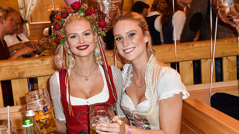 Darya Strelnikova, Kim Hnizdo.