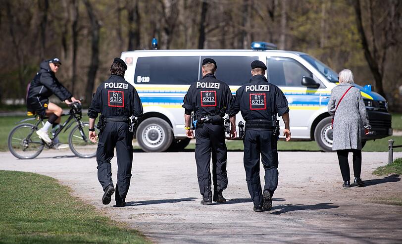 Sicher ist sicher: Die Polizei war den ganzen Tag an den Lieblingsplätzen der Münchner präsent.