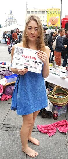 Die Bilder vom Nackt-Protest am Stachus.