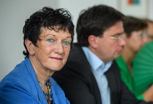 Inge Aures (SPD) freut sich auf den heimischen Garten. Inge Aures (SPD) freut sich auf den heimischen Garten.