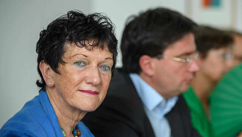 Inge Aures (SPD) freut sich auf den heimischen Garten. Inge Aures (SPD) freut sich auf den heimischen Garten.