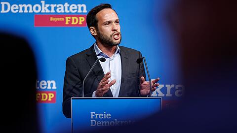 Martin Hagen, Fraktionsvorsitzender der FDP im Bayerischen Landtag, spricht beim Landesparteitag der FDP Bayern.