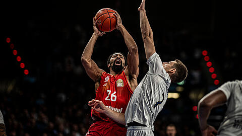 Bester Werfer beim Bundesliga-Debüt: Der neue FCBB-Star Spencer Dinwiddie (l.) zeigt bereits Auszüge seiner großen Qualität.