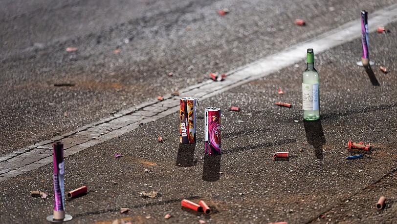 In Bielefeld kamen zwei 18-Jährige ums Leben. (Symbolbild) In Bielefeld kamen zwei 18-Jährige ums Leben. (Symbolbild)