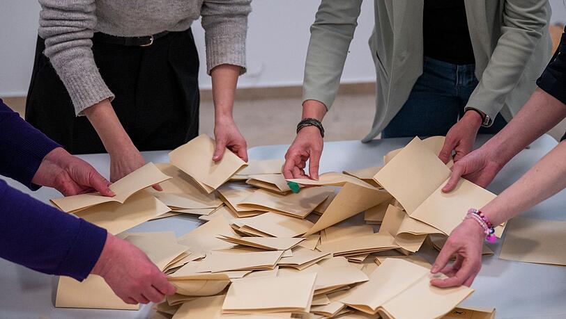 Der Landkreis Ostallgäu wird künftig von Bernd Stapfner (Freie Wähler) vertreten. Der Landkreis Ostallgäu wird künftig von Bernd Stapfner (Freie Wähler) vertreten.