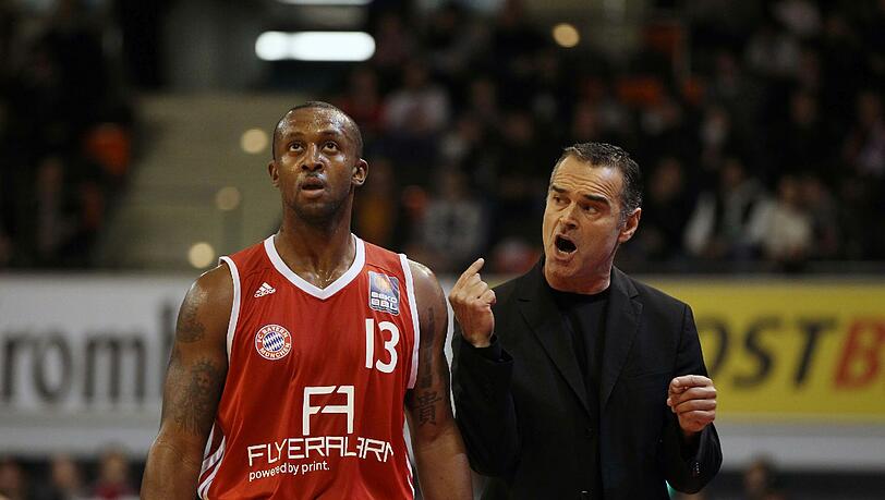 Je'Kel Foster und FC-Bayern-Trainer Dirk Bauermann. Je'Kel Foster und FC-Bayern-Trainer Dirk Bauermann.
