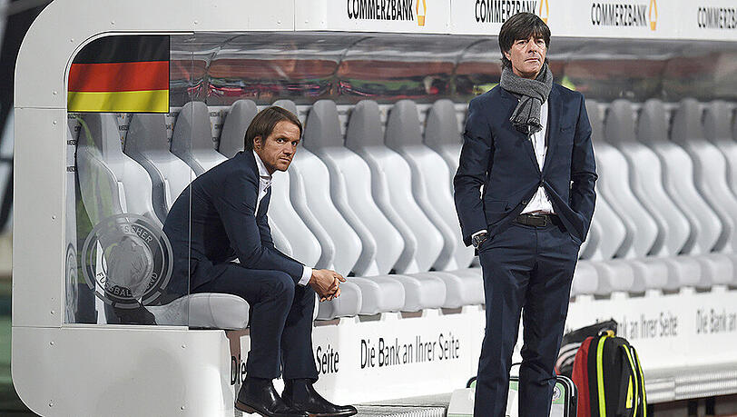 Kein Grund zum Feiern für das deutsche Trainergespann gegen Gibraltar. Gegen Spanien fordern Löw und Schneider eine Steigerung. Kein Grund zum Feiern für das deutsche Trainergespann gegen Gibraltar. Gegen Spanien fordern Löw und Schneider eine Steigerung.