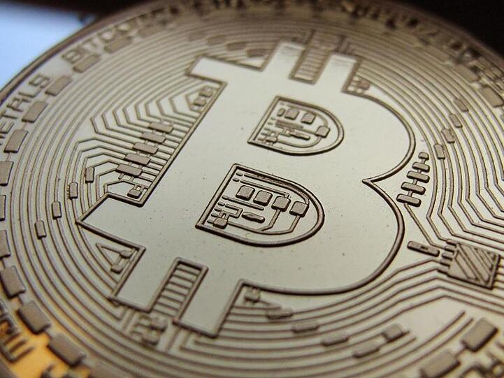 Seit Beginn des Jahres hat sich der Wert des Bitcoin aber mehr als verdreifacht. Die Digitalwährung unterliegt starken Schwankungen.