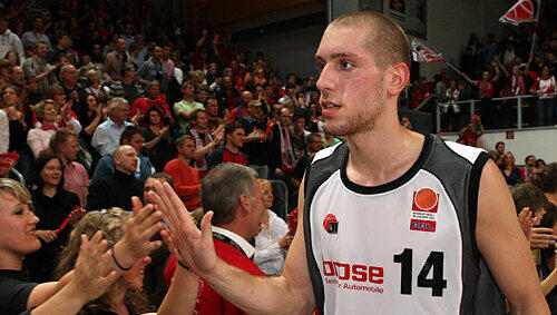 Mit Bamberg im EuroCup: Tim Ohlbrecht. Mit Bamberg im EuroCup: Tim Ohlbrecht.