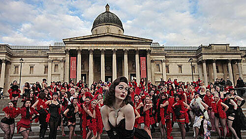Trafalgar Square: Sexy Frauen, wohin man auch schaut Trafalgar Square: Sexy Frauen, wohin man auch schaut