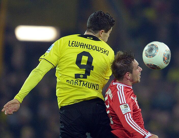 PHILIPP LAHM - NOTE 2 -Begann als Sechser, übernahm als Ballschlepper und Spieleröffner aber nicht so die Initiative wie noch Schweinsteiger in dieser Rolle in Wembley. Nach der Pause dann in Schweinsteigers neuer Rolle, halbrechts offensiv &ndash; und gleich viel ballsicherer und effektiver. Super Auge vorm 1:0, super Zuspiel nochmal auf Müller vorm 3:0.