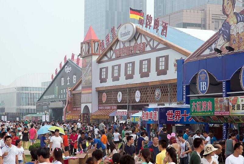 So sieht es aus, wenn China Oktoberfest feiert. Bilder von der Wiesn-Kopie in Qingdao.