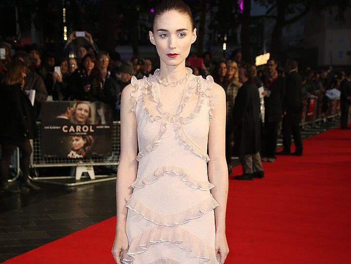 Auch ohne Accessoires legt die Schauspielerin Rooney Mara einen atemberaubenden Auftritt hin