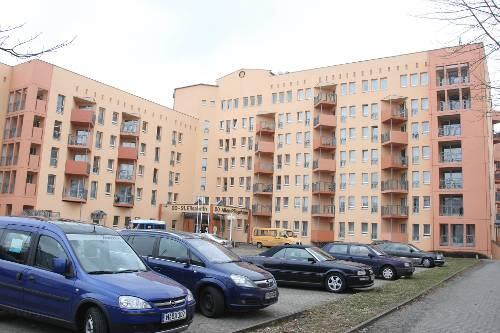 Im zweiten Stock des Altenheimes in der Insinger Straße wollte Hans Kurt R. seine betagte Mutter ersticken.