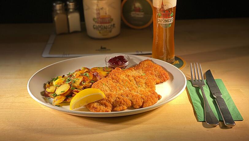 Der Giesinger Br&auml;u gibt die Mehrwertsteuersenkung an seine G&auml;ste weiter und senkt im Br&auml;ust&uuml;berl die Preise f&uuml;r einige Wirtshaus-Klassiker, darunter das Wiener Schnitzel.