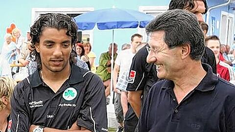 Traut seinem Stürmer eine starke Rückrunde zu: Präsident Helmut Hack  großer Hoffnungsträger heißt Sami Allagui (links).