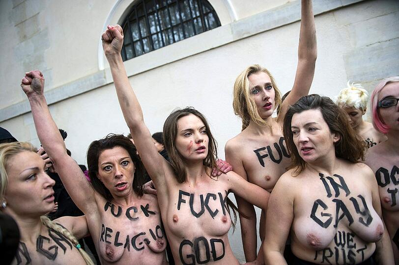 In Paris demonstrierten Aktivistinnen für die Rechte Homosexueller und deren Unterdrückung.