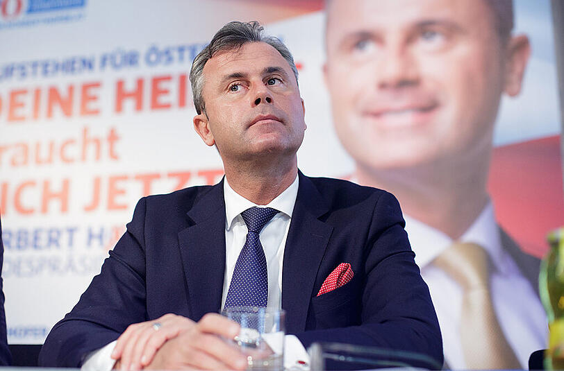 Die lahme Rechte: Das mag verstehen, wer will. Da stimmen ziemlich genau 49,9999 Prozent der Österreicher bei der Bundespräsidentenwahl für den Kandidaten der FPÖ &ndash; und dann geht ausgerechnet über die rechte Seite gar nichts im Spiel der ÖFB-Elf.