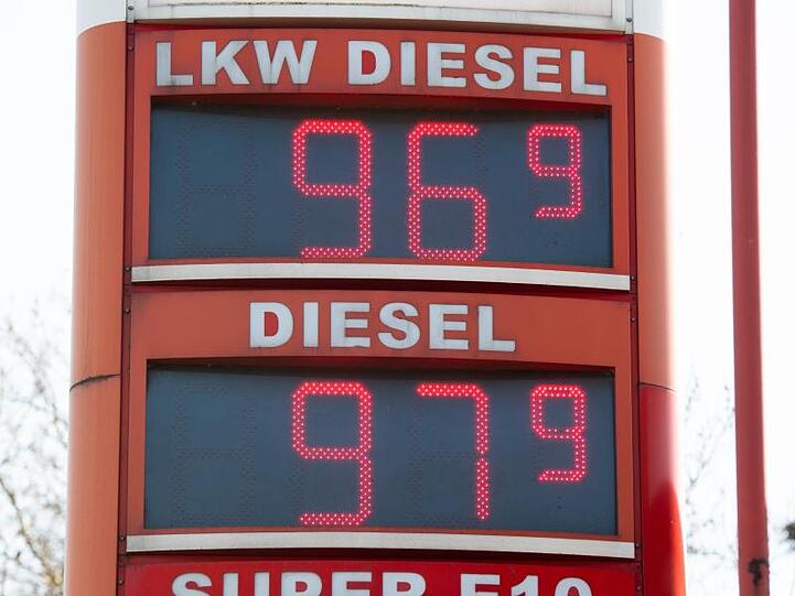 Die Preise für Benzin und Diesel sind gefallen.