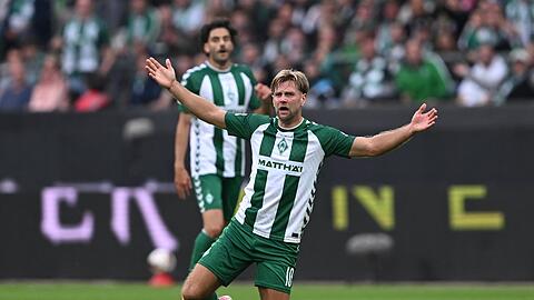 Schon wieder getroffen: Werders St&uuml;rmer Niclas F&uuml;llkrug im Spiel gegen den FC Augsburg.