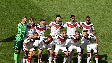 Sie sollen es richten: Toni Kroos, Miroslav Klose, Mats Hummels, Sami Khedira, Jerome Boateng, Philipp Lahm, Thomas Mueller, Benedikt Hoewedes, Bastian Schweinsteiger und Mesut Oezil (Bild-Aufnahme vor dem Frankreich-Spiel)