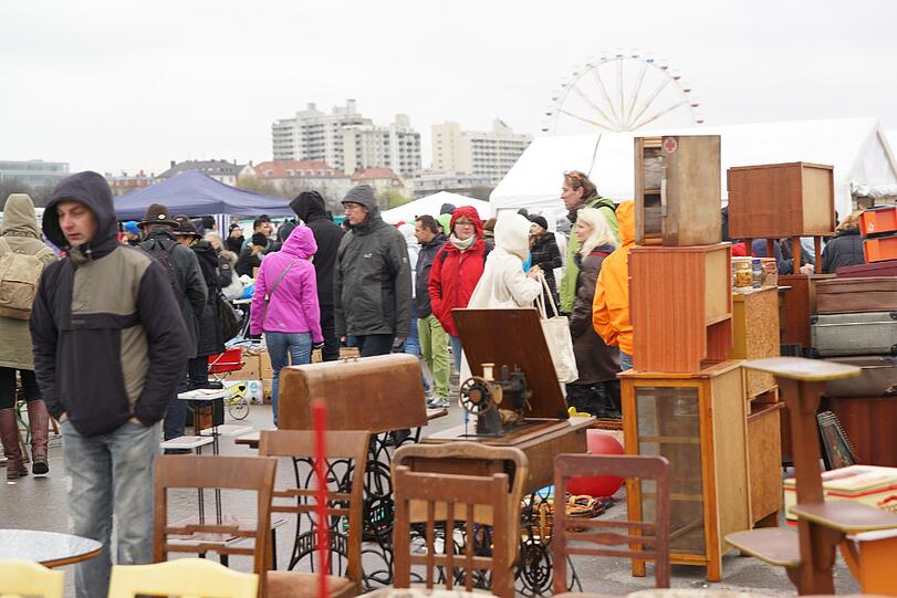 Die Bilder vom BRK Flohmarkt auf der Theresienwiese.
