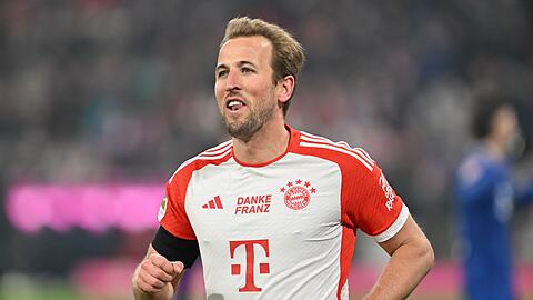 Harry Kane und die Bayern trugen zu Ehren Beckenbauers Sondertrikots mit der Aufschrift: "Danke Franz".