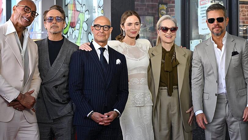 Dwayne Johnson, Robert Downey Jr., Stanley Tucci, Emily Blunt, Meryl Streep und Matt Damon bei der Hollywood Walk of Fame Zeremonie.