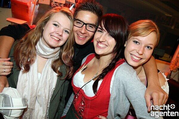 Der Wiesnmarathon am Freitag im neuraum: 16 Tage Wiesn, 16 Tage Party ist das Motto: 
Mehr Bilder gibt's auf www.nachtagenten.de