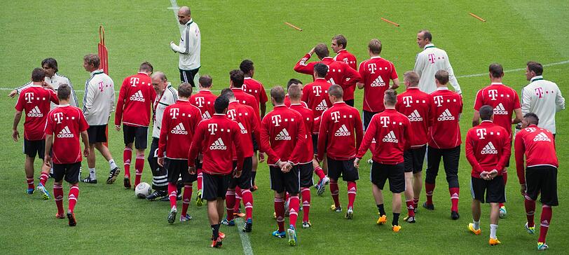 Das erste Training unter Pep! Wir zeigen die besten Bilder vom Trainingsauftakt der Bayern!