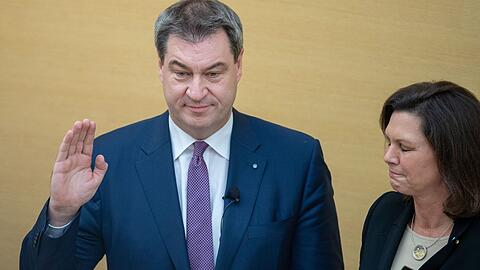 Markus Söder am Ziel: Am 6. November legt der alte und neue Ministerpräsident neben Ilse Aigner den Amtseid ab.