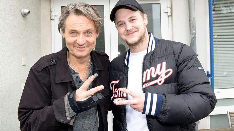 "GZSZ"-Kollege Wolfgang Bahro alias Jo Gerner (li.) hat sich sichtlich über Felix van Deventers Rückkehr gefreut