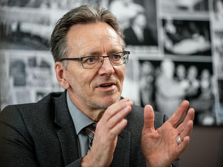 "Wer Listen vermeintlicher "politischer Gegner" veröffentlicht - verbunden mit Drohungen wie "Wir kriegen Euch alle" - der tut dies mit dem Ziel, Menschen einzuschüchtern und Angst zu verbreiten", sagt Münch.
