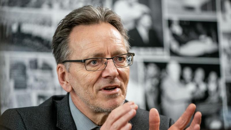 "Wer Listen vermeintlicher "politischer Gegner" veröffentlicht - verbunden mit Drohungen wie "Wir kriegen Euch alle" - der tut dies mit dem Ziel, Menschen einzuschüchtern und Angst zu verbreiten", sagt Münch. "Wer Listen vermeintlicher "politischer Gegner" veröffentlicht - verbunden mit Drohungen wie "Wir kriegen Euch alle" - der tut dies mit dem Ziel, Menschen einzuschüchtern und Angst zu verbreiten", sagt Münch.