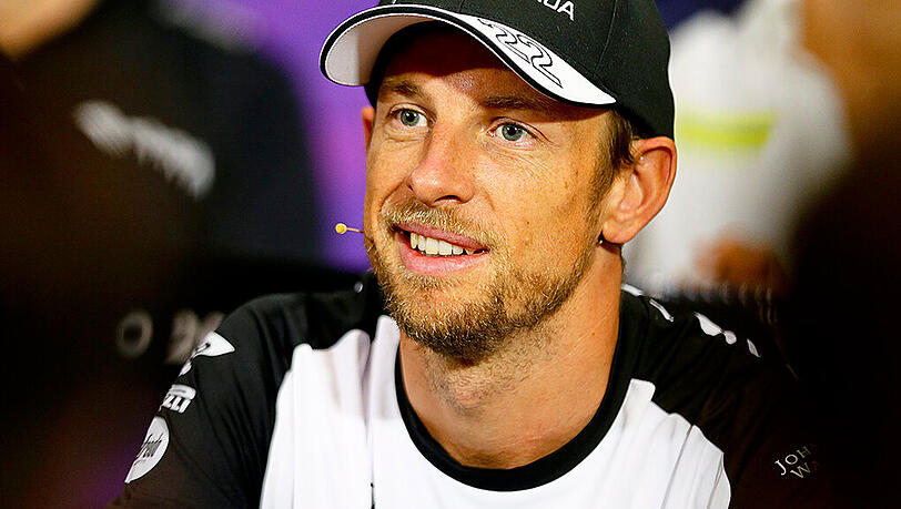 Jenson Button fährt seit 2000 in der Formel 1, 2009 gewann er mit Brawn GP den WM-Titel. Jenson Button fährt seit 2000 in der Formel 1, 2009 gewann er mit Brawn GP den WM-Titel.