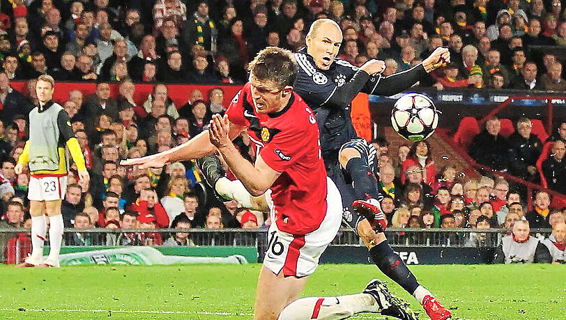 Ecke Ribéry, Traumtor Robben: Der Niederländer verwandelt von der Strafraumkante per Volley zum 2:3 bei ManUnited. Ecke Ribéry, Traumtor Robben: Der Niederländer verwandelt von der Strafraumkante per Volley zum 2:3 bei ManUnited.