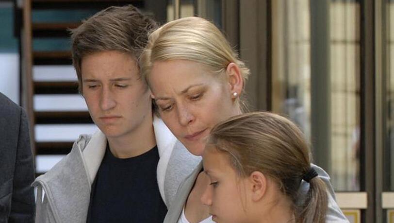 "Tatort": Anne Hübner steht allein da mit Sohn René, Tochter Julia und dem Leukämie-kranken Pflegekind Salima "Tatort": Anne Hübner steht allein da mit Sohn René, Tochter Julia und dem Leukämie-kranken Pflegekind Salima