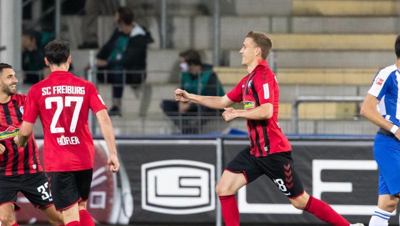 Nils Petersen (r) sorgte für den Freiburger Sieg gegen Hertha. Nils Petersen (r) sorgte für den Freiburger Sieg gegen Hertha.