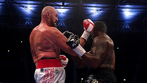 "Der Schlag seines Lebens": Mit einem gewaltigen Aufwärtshaken knockt Weltmeister Tyson Fury seinen Herausforderer Dillian Whyte aus.