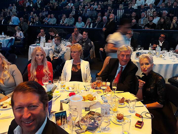 Heather Mills (re.) beim Boxdinner