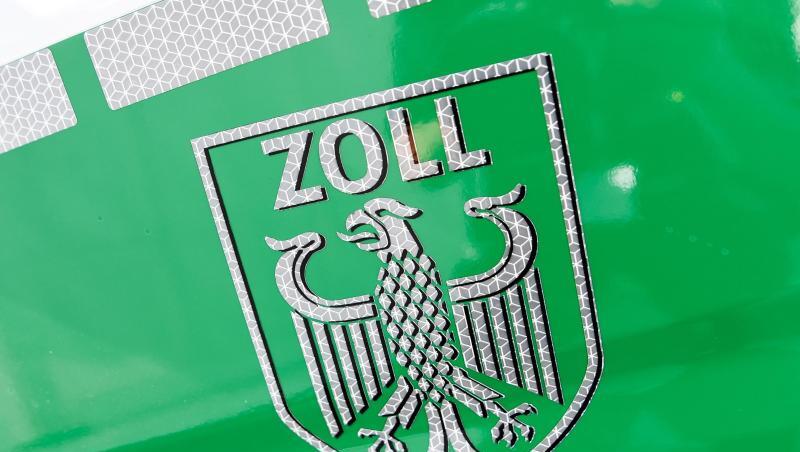 Das Zoll-Logo auf einem Einsatzfahrzeug des Zolls. Foto: picture alliance / Christophe Gateau/dpa/Symbolbild Das Zoll-Logo auf einem Einsatzfahrzeug des Zolls. Foto: picture alliance / Christophe Gateau/dpa/Symbolbild