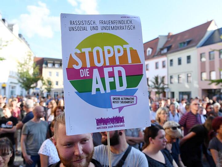 Eine Mehrheit der Wahlberechtigten in Deutschland lehnt nach einer Umfrage eine Zusammenarbeit der anderen deutschen Parteien mit der rechtspopulistischen AfD ab. Am 01. September 2019 wird in Sachsen ein neuer Landtag gewählt.