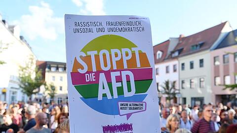 Eine Mehrheit der Wahlberechtigten in Deutschland lehnt nach einer Umfrage eine Zusammenarbeit der anderen deutschen Parteien mit der rechtspopulistischen AfD ab. Am 01. September 2019 wird in Sachsen ein neuer Landtag gewählt.