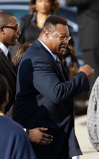 Eine andere Box-Legende war ebenso bei Fraziers Beerdigung: Larry Holmes.